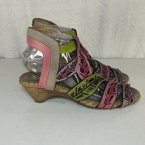L'ARTISTE Spring Step Bohochic Sandal Cut Out Leaf Print Size 38 E.U. 7.5 US